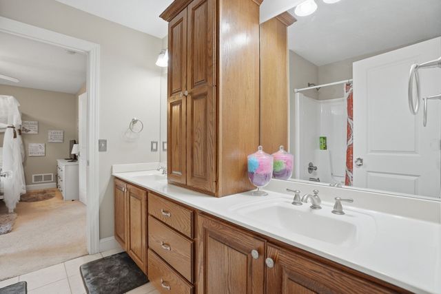 104 PARK VIEW Drive, Eldridge, IA 52748