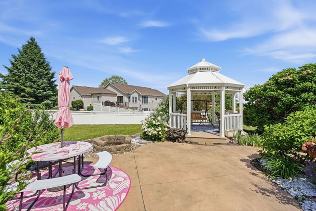 104 PARK VIEW Drive, Eldridge, IA 52748