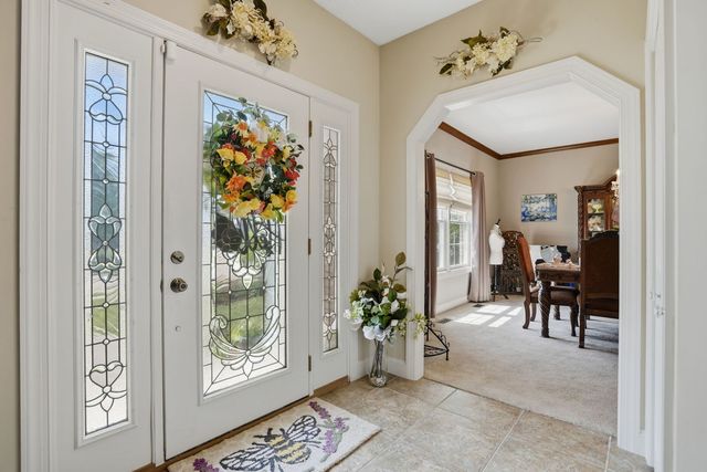 104 PARK VIEW Drive, Eldridge, IA 52748