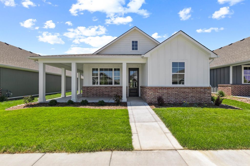 319 W Boxthorn, Andover, KS 67002