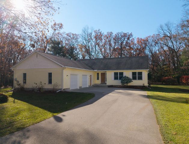 423 Fernwood Lane, Muskegon, MI 49442