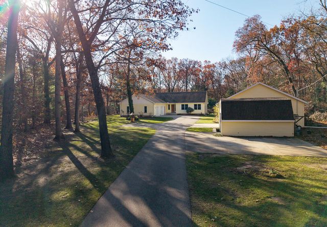 423 Fernwood Lane, Muskegon, MI 49442