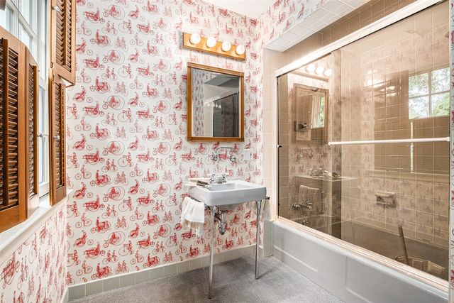 1734 Embury Road, Kalamazoo, MI 49008