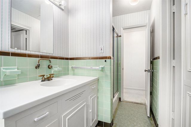 1734 Embury Road, Kalamazoo, MI 49008