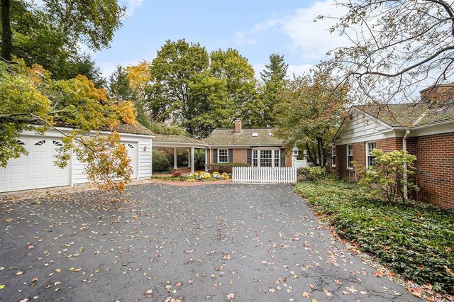 1734 Embury Road, Kalamazoo, MI 49008