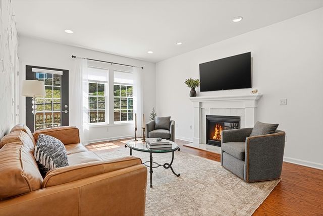8 Jackson Dr 8, Upton, MA 01568