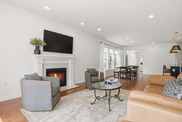 8 Jackson Dr 8, Upton, MA 01568