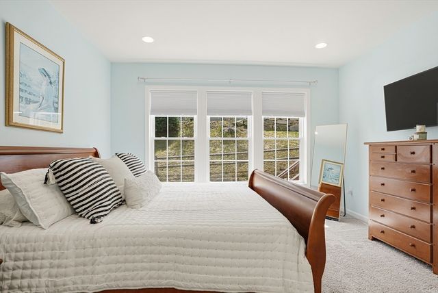 8 Jackson Dr 8, Upton, MA 01568