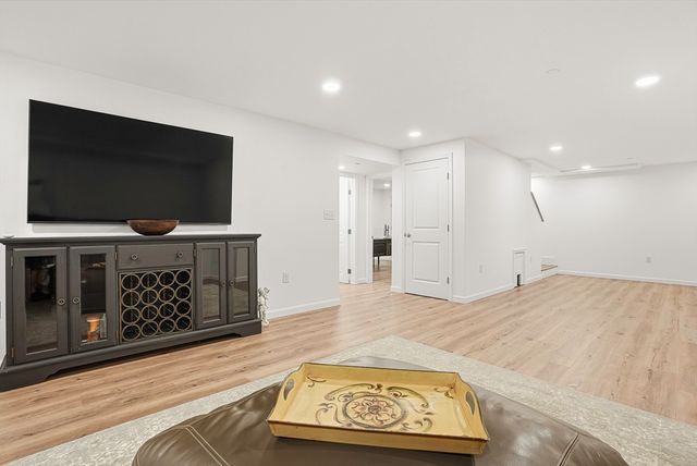 8 Jackson Dr 8, Upton, MA 01568