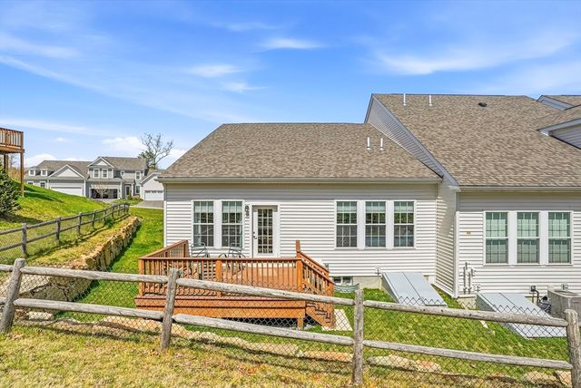 8 Jackson Dr 8, Upton, MA 01568