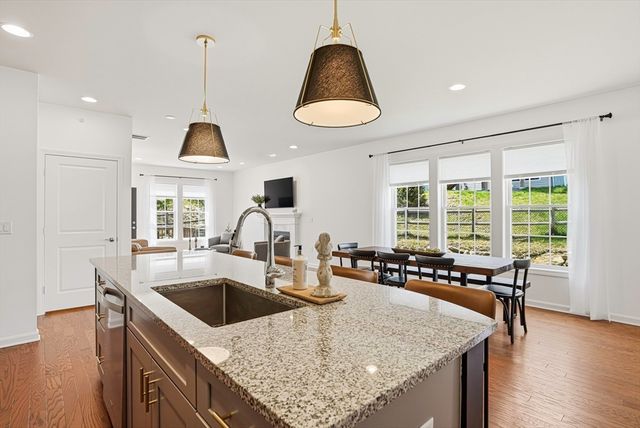 8 Jackson Dr 8, Upton, MA 01568