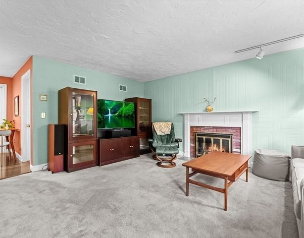 9 Pleasantview Terrace, Framingham, MA 01701