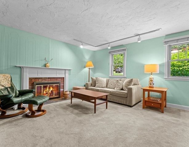 9 Pleasantview Terrace, Framingham, MA 01701