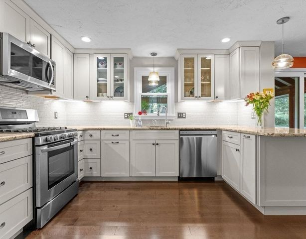 9 Pleasantview Terrace, Framingham, MA 01701