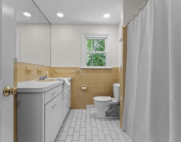 9 Pleasantview Terrace, Framingham, MA 01701