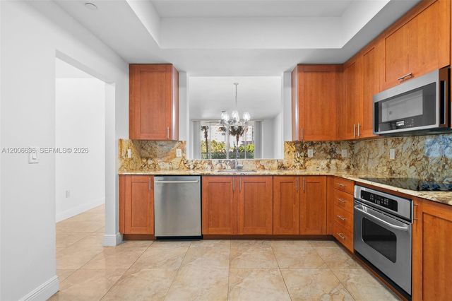 3340 NE 190th St 403, Aventura, FL 33180