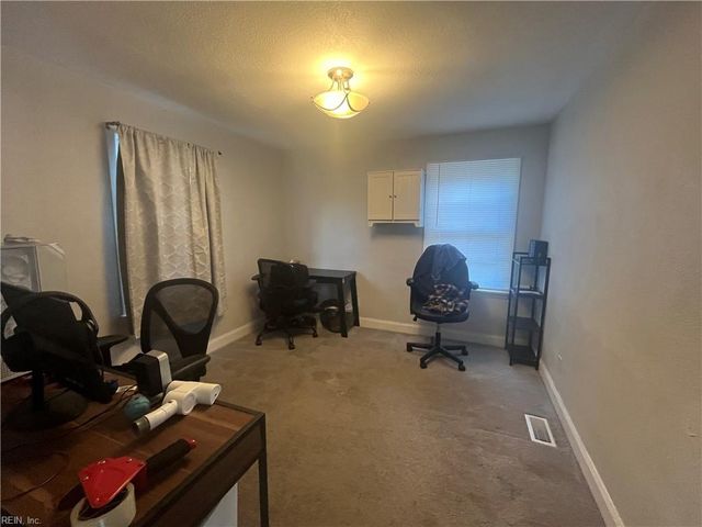 9 Suburban Pkwy, Hampton, VA 23661