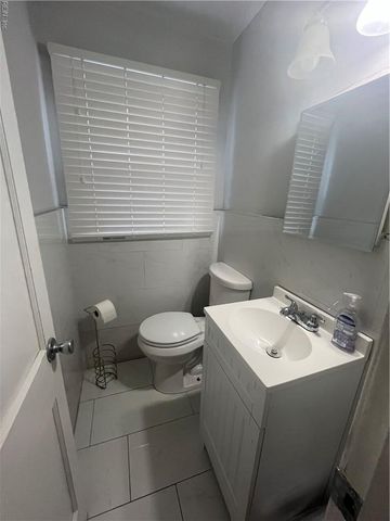 9 Suburban Pkwy, Hampton, VA 23661