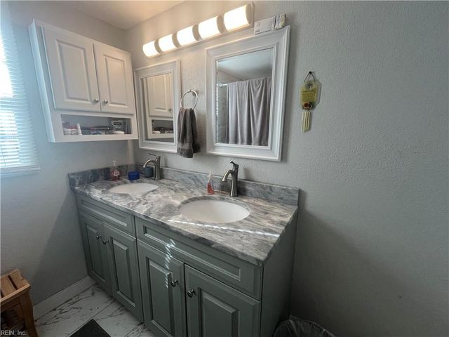 9 Suburban Pkwy, Hampton, VA 23661