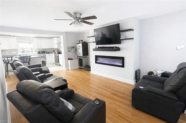 9 Suburban Pkwy, Hampton, VA 23661