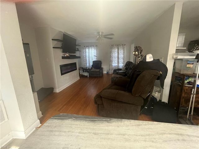 9 Suburban Pkwy, Hampton, VA 23661