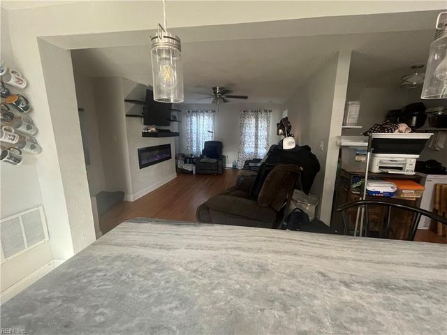 9 Suburban Pkwy, Hampton, VA 23661