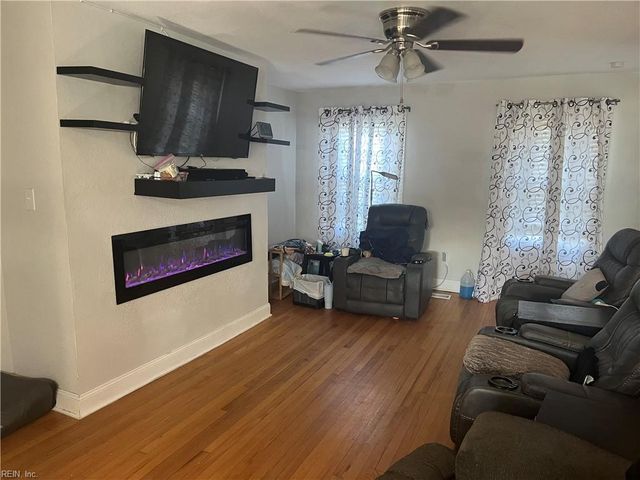 9 Suburban Pkwy, Hampton, VA 23661