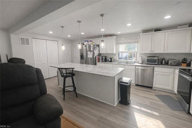 9 Suburban Pkwy, Hampton, VA 23661