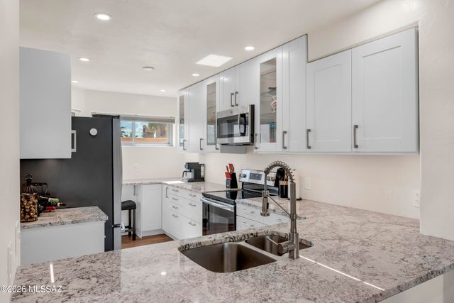 5675 N Camino Esplendora Apt 3214, Tucson, AZ 85718