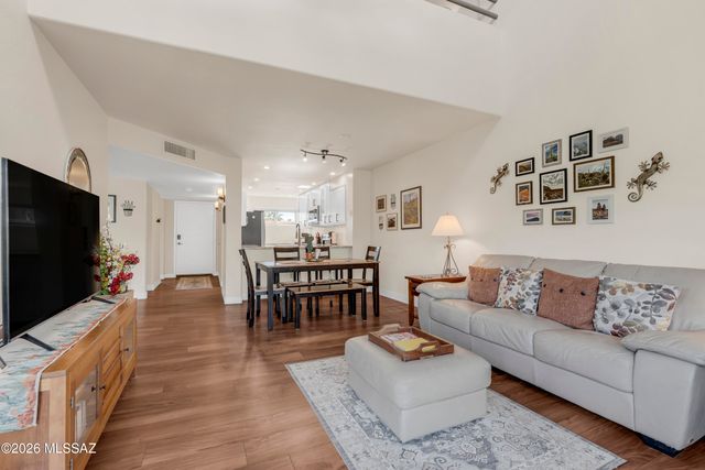 5675 N Camino Esplendora Apt 3214, Tucson, AZ 85718