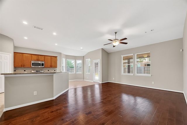 3226 W Trail Drive, Pearland, TX 77584