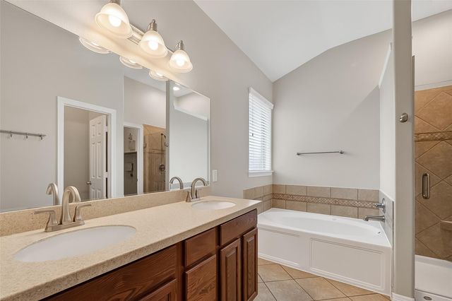 3226 W Trail Drive, Pearland, TX 77584