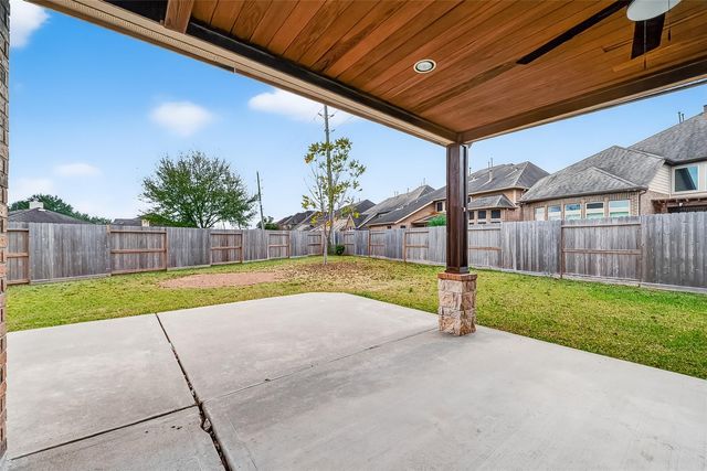 3226 W Trail Drive, Pearland, TX 77584