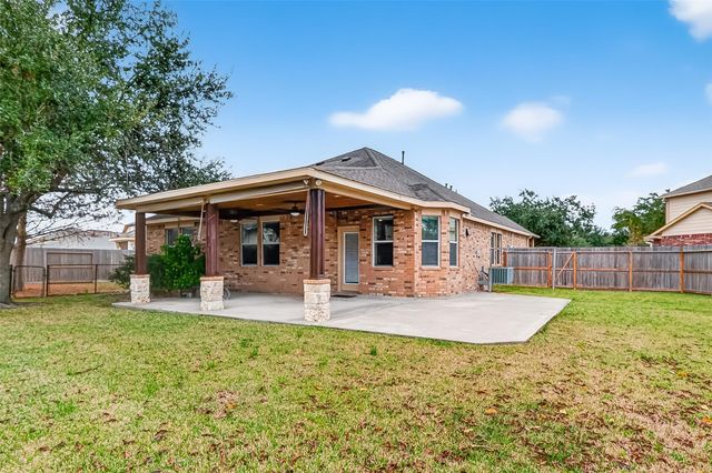 3226 W Trail Drive, Pearland, TX 77584