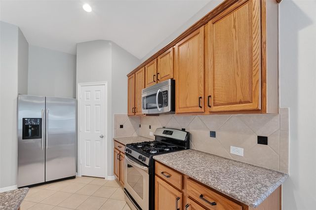 3226 W Trail Drive, Pearland, TX 77584