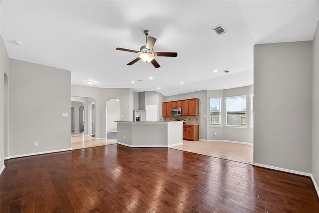 3226 W Trail Drive, Pearland, TX 77584