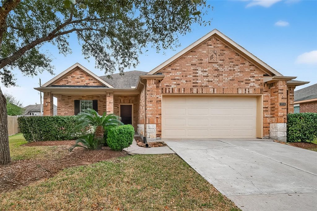 3226 W Trail Drive, Pearland, TX 77584