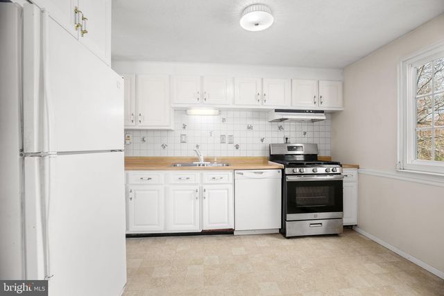 5068 MACNAMARA DR, Fredericksburg, VA 22407