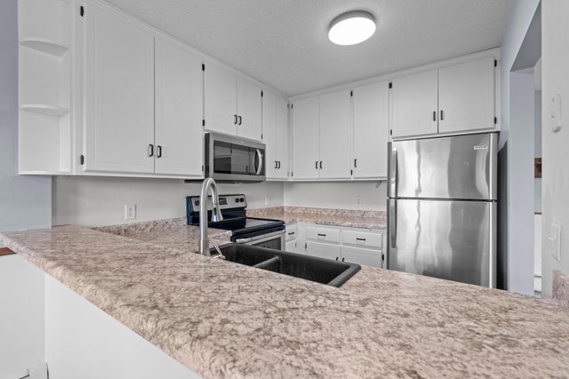 14847 Endicott Way 107, Apple Valley, MN 55124