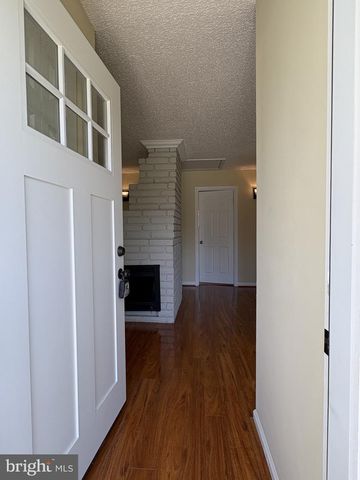 52 CHAUCER DR, Newark, DE 19713