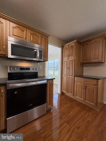 52 CHAUCER DR, Newark, DE 19713