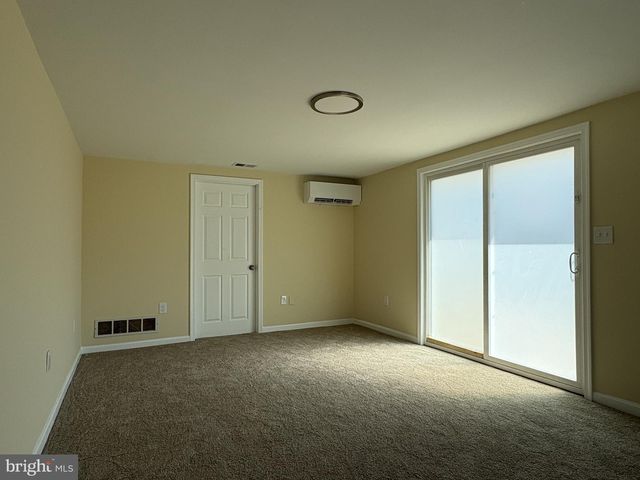 52 CHAUCER DR, Newark, DE 19713