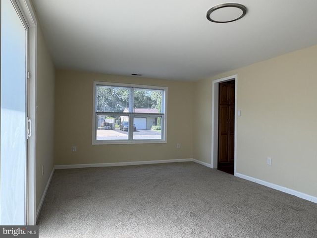 52 CHAUCER DR, Newark, DE 19713