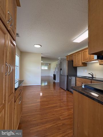 52 CHAUCER DR, Newark, DE 19713