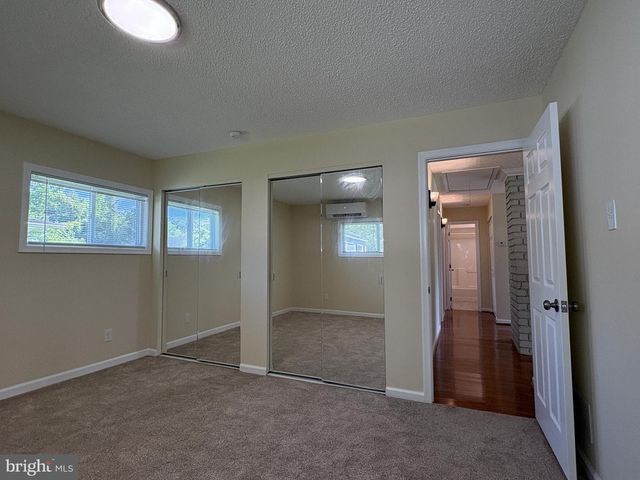 52 CHAUCER DR, Newark, DE 19713