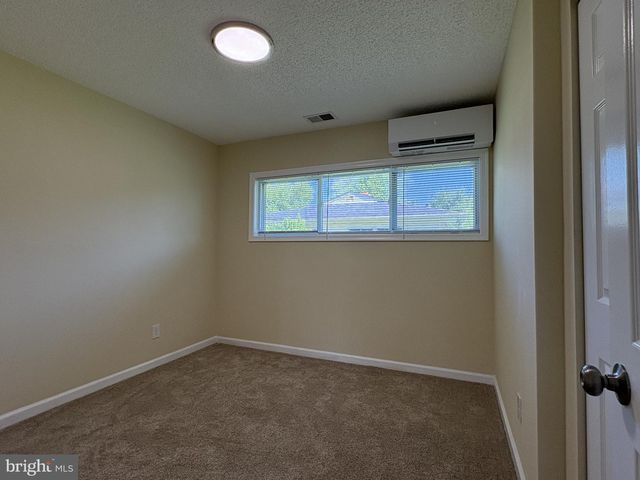 52 CHAUCER DR, Newark, DE 19713