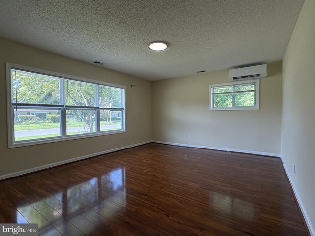 52 CHAUCER DR, Newark, DE 19713