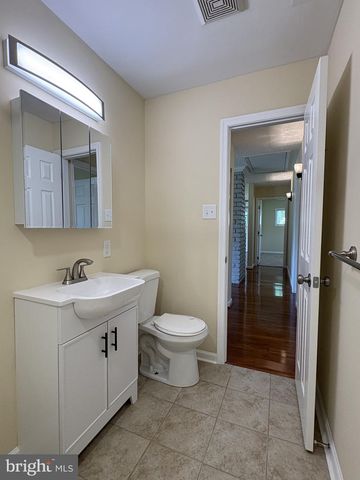 52 CHAUCER DR, Newark, DE 19713