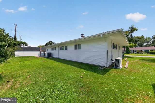 52 CHAUCER DR, Newark, DE 19713