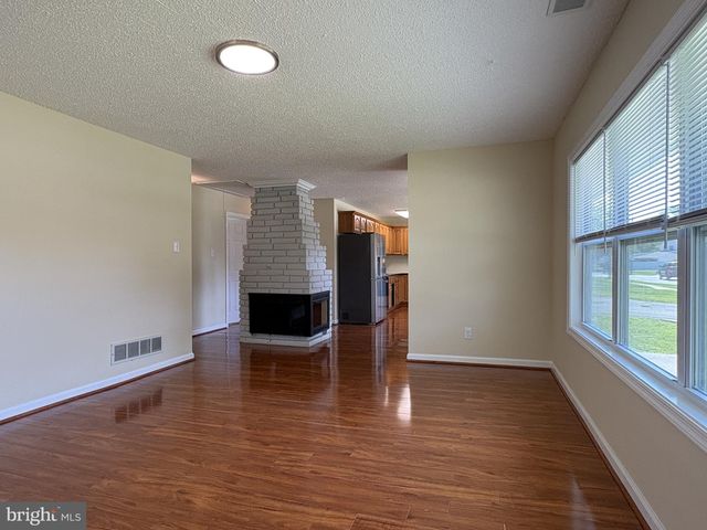 52 CHAUCER DR, Newark, DE 19713